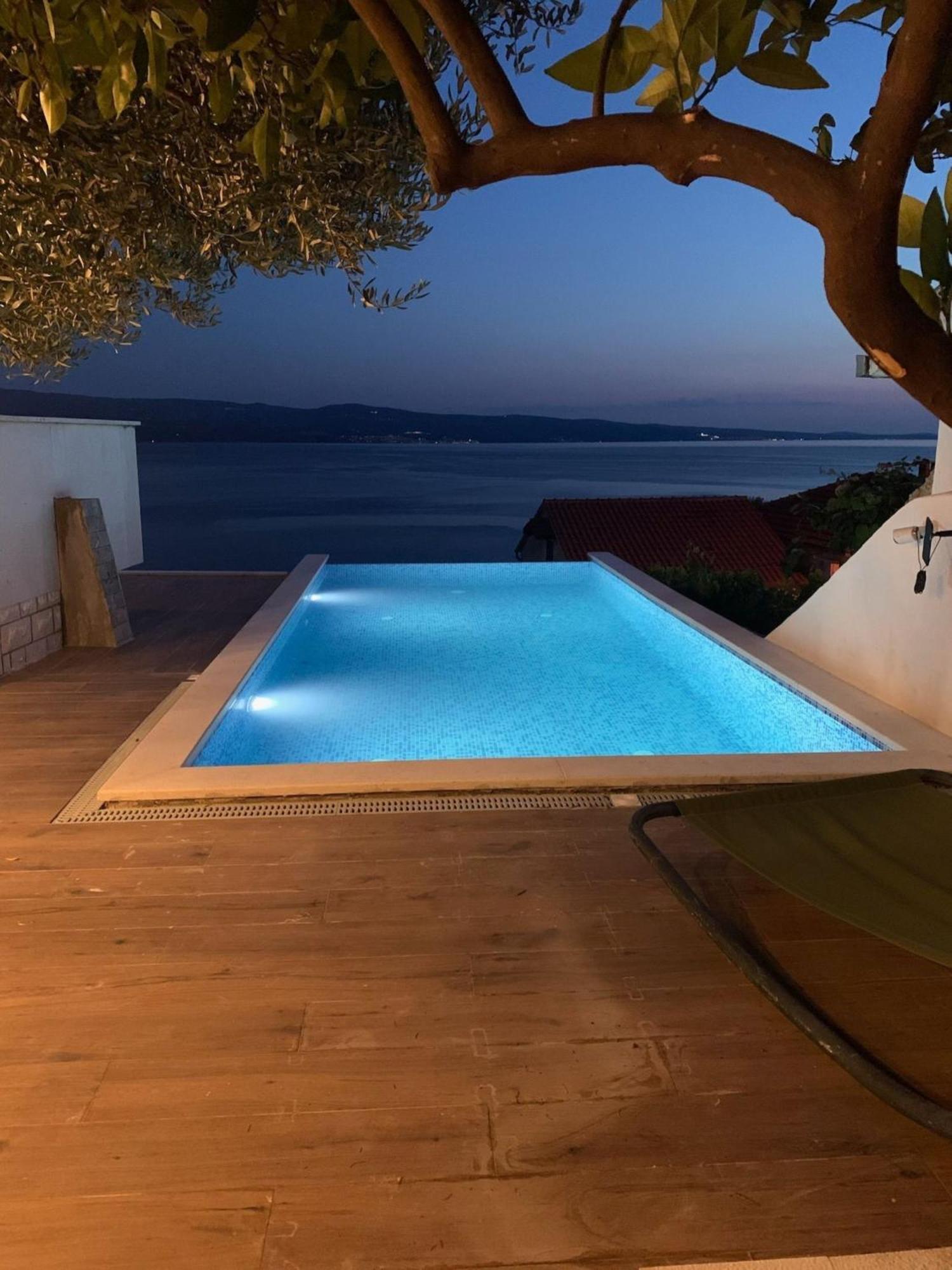 Apartments With Pool Vrdoljak Omiš Oda fotoğraf
