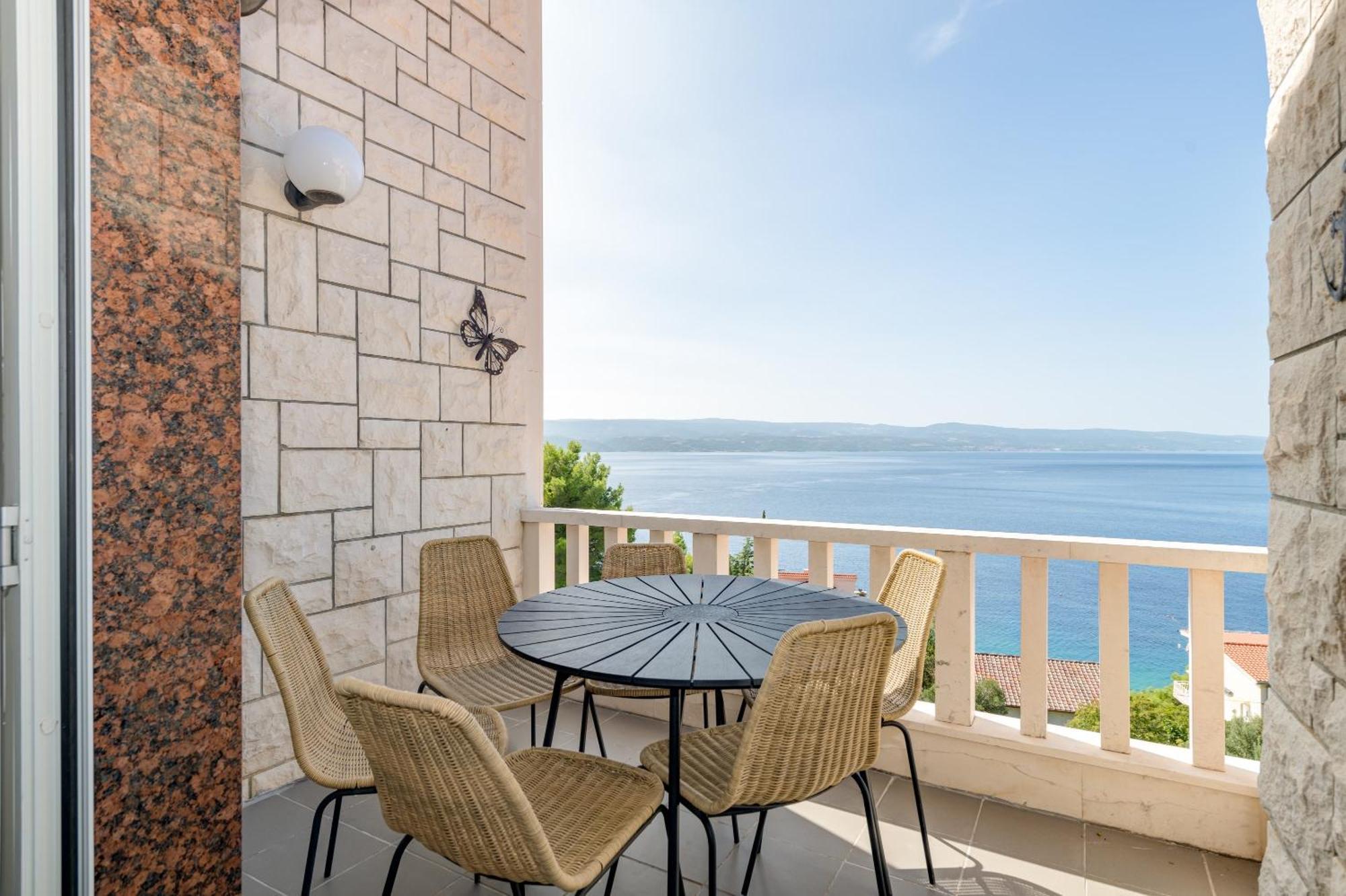 Apartments With Pool Vrdoljak Omiš Oda fotoğraf