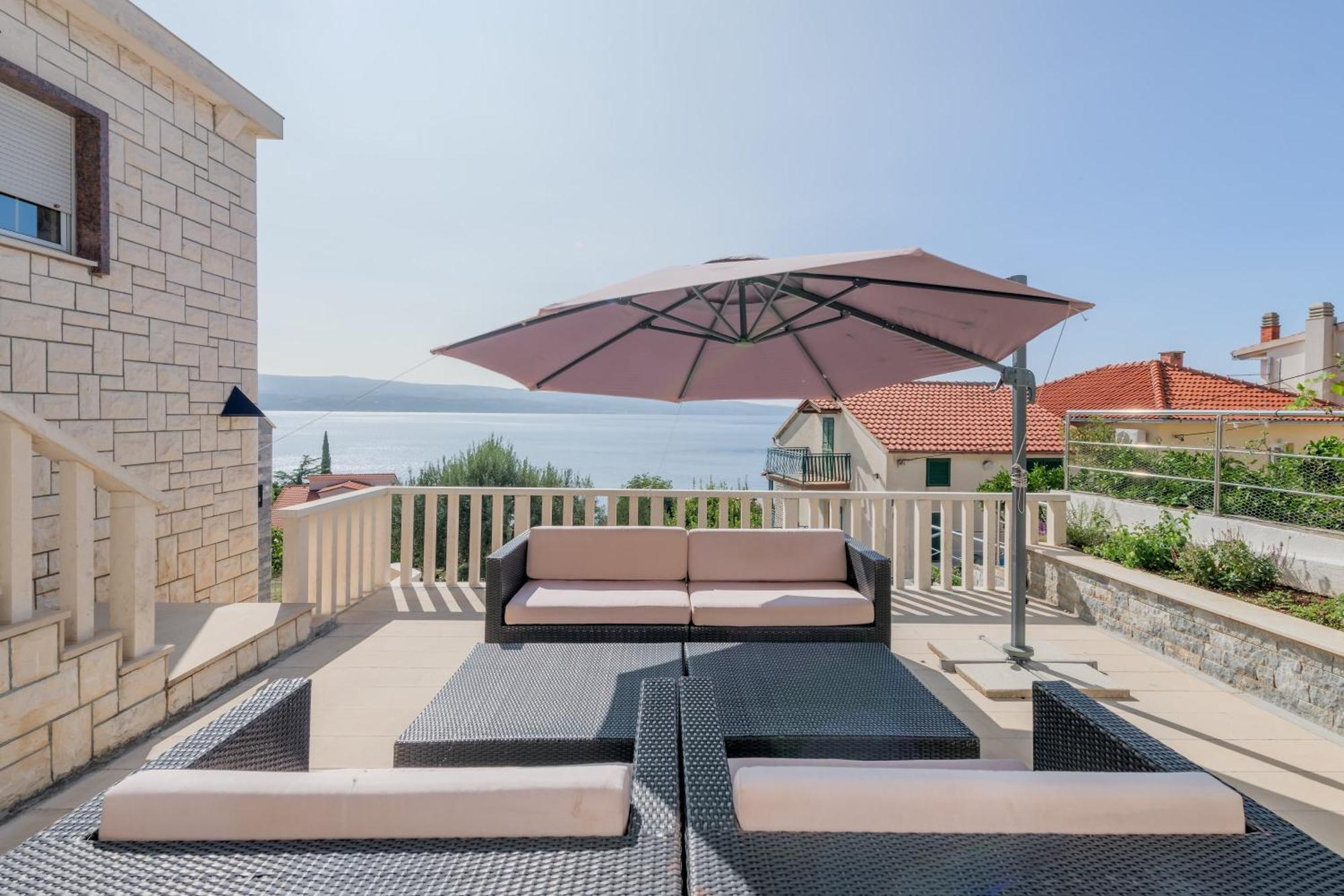 Apartments With Pool Vrdoljak Omiš Oda fotoğraf