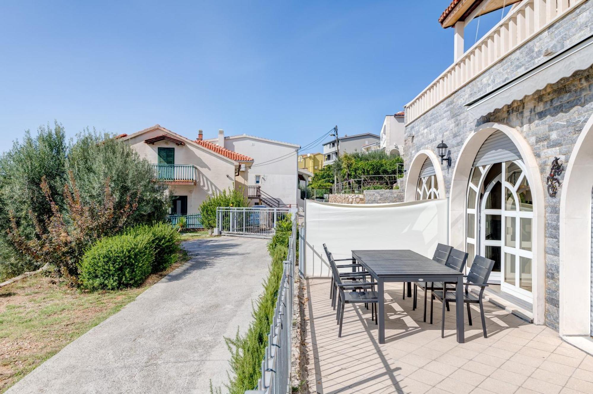 Apartments With Pool Vrdoljak Omiš Oda fotoğraf