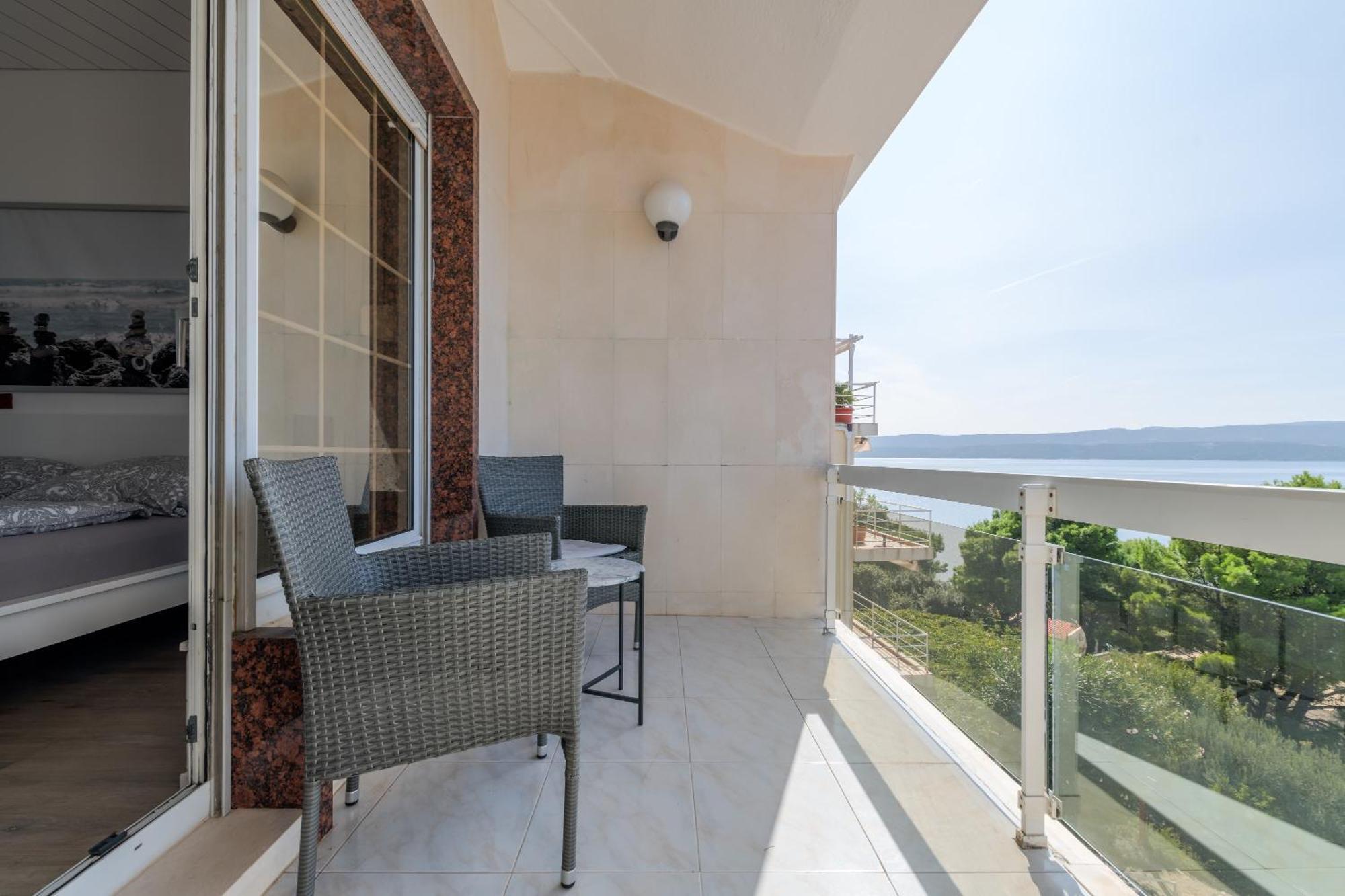 Apartments With Pool Vrdoljak Omiš Oda fotoğraf