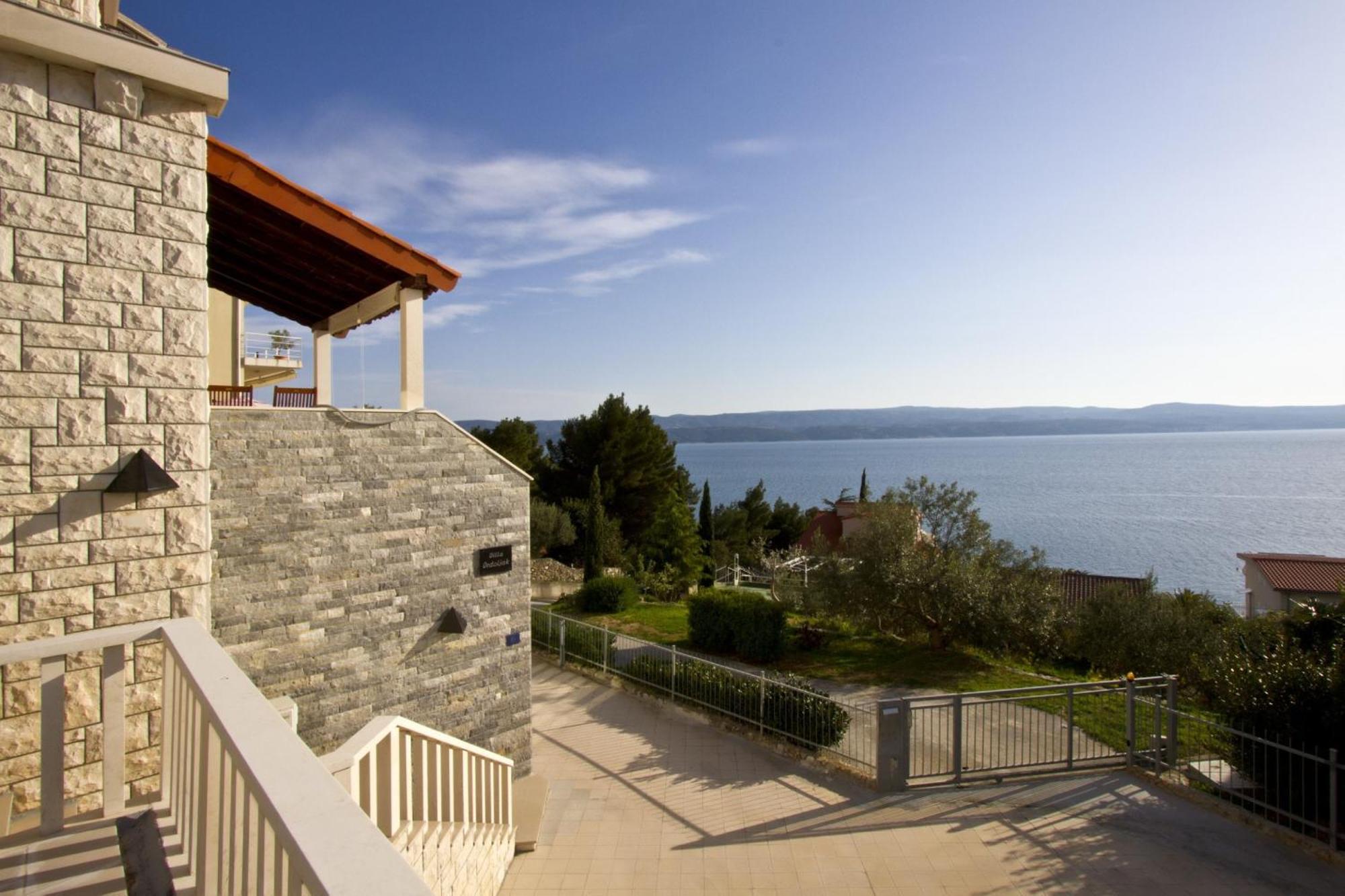 Apartments With Pool Vrdoljak Omiš Oda fotoğraf