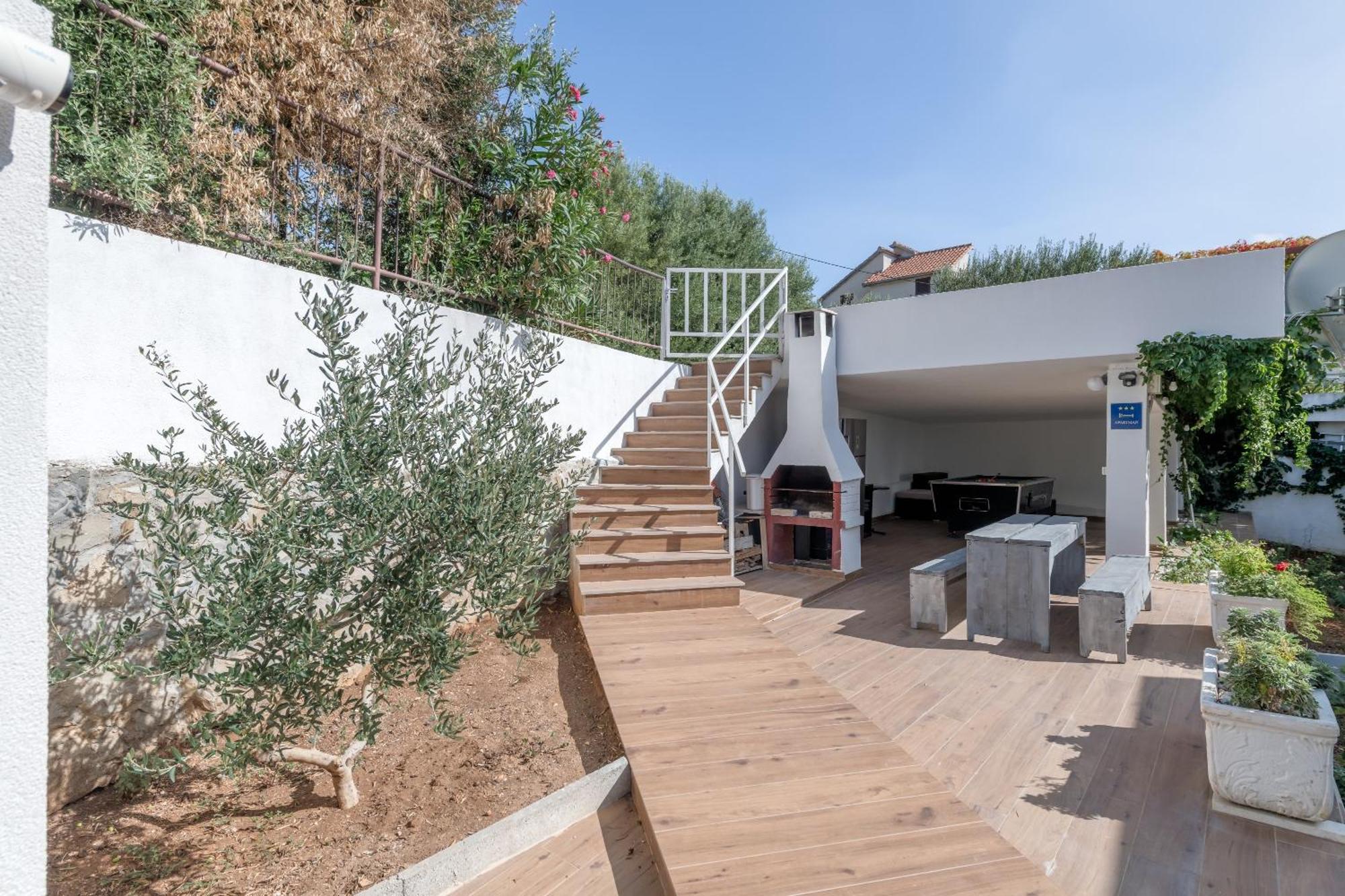Apartments With Pool Vrdoljak Omiš Oda fotoğraf