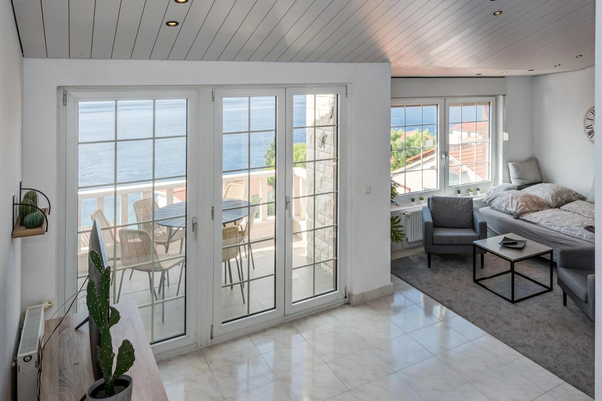 Apartments With Pool Vrdoljak Omiš Oda fotoğraf
