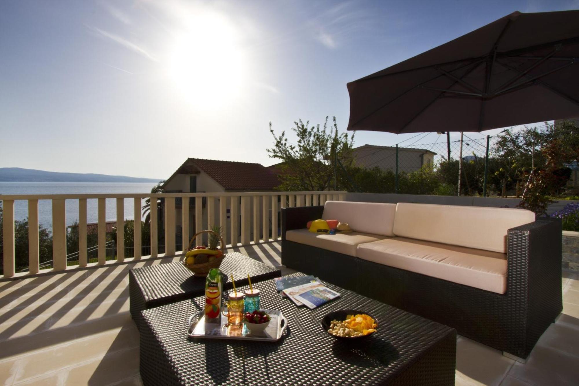 Apartments With Pool Vrdoljak Omiš Oda fotoğraf