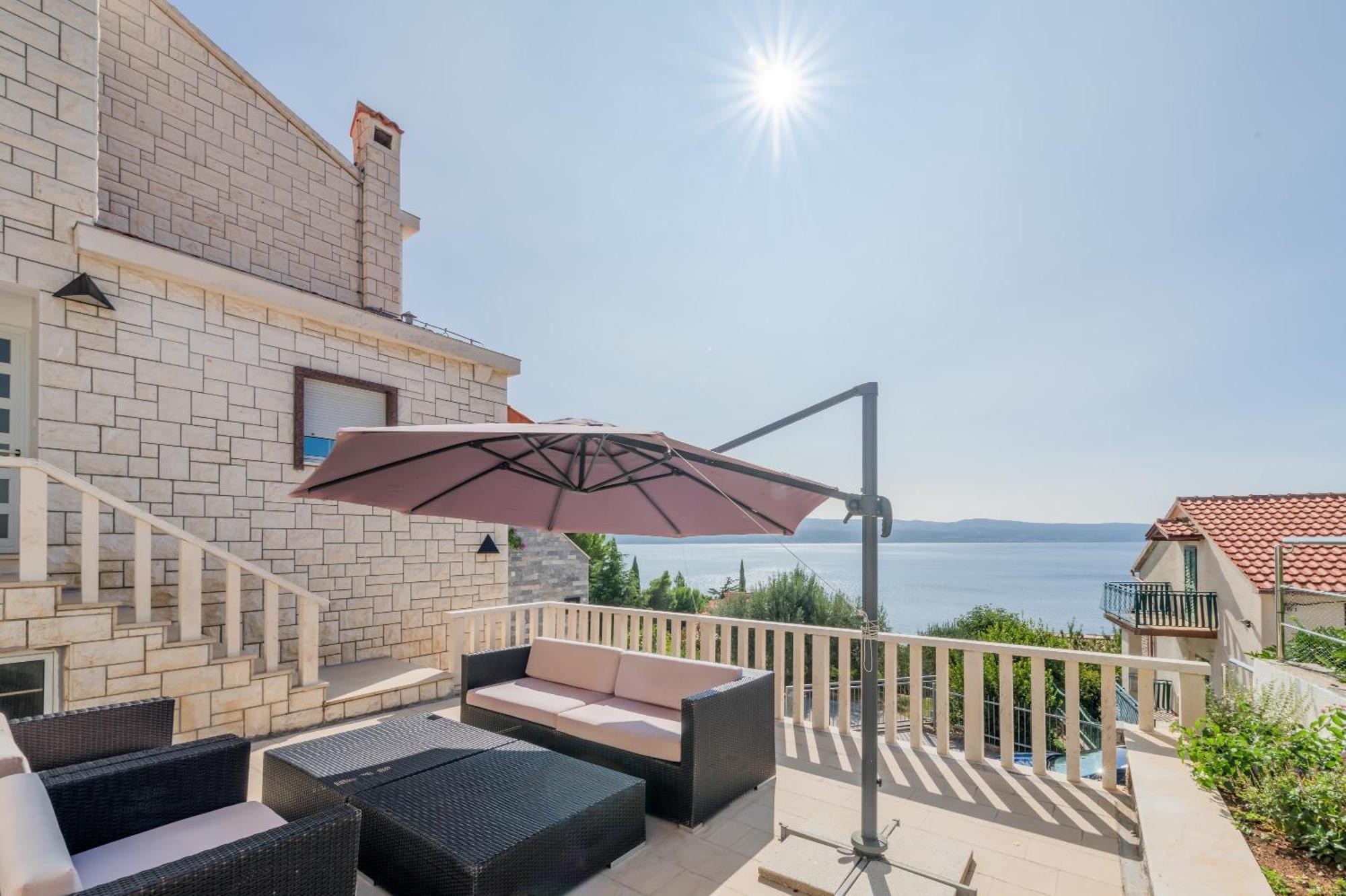 Apartments With Pool Vrdoljak Omiš Oda fotoğraf
